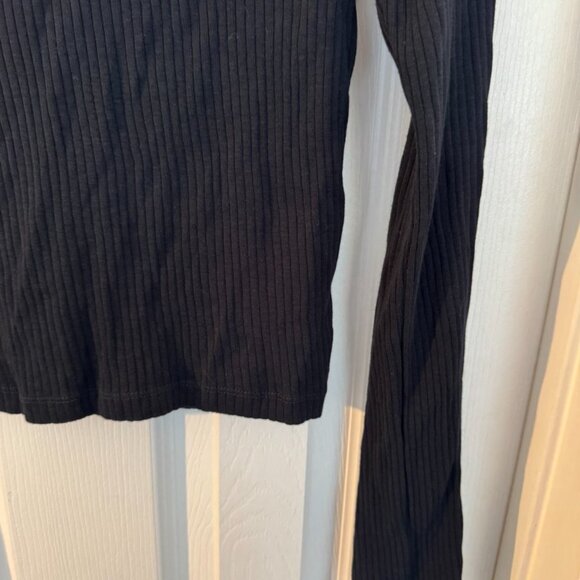 EUC TopShop V-Neck Ribbed Cropper T-shirt, Black, Size 10 Tall - Picture 5 of 15